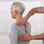 Osteopatía geriátrica en Benalmádena: mejora la calidad de vida de tus mayores con nuestros tratamientos especializados